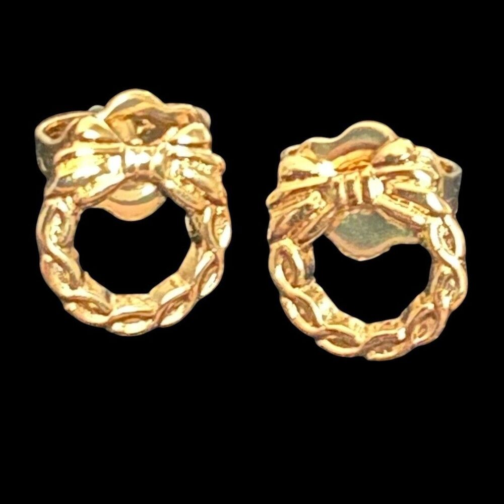 Vintage Avon Wreath Pierced Earrings Goldt Tone 1982 New